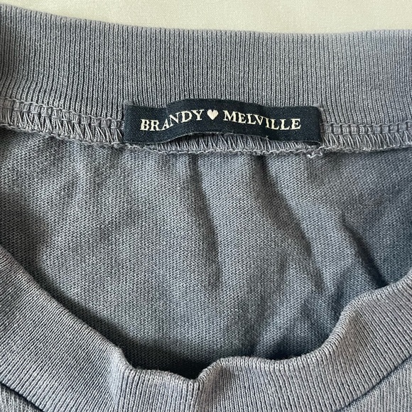 brandy melville t shirt - Picture 3 of 3